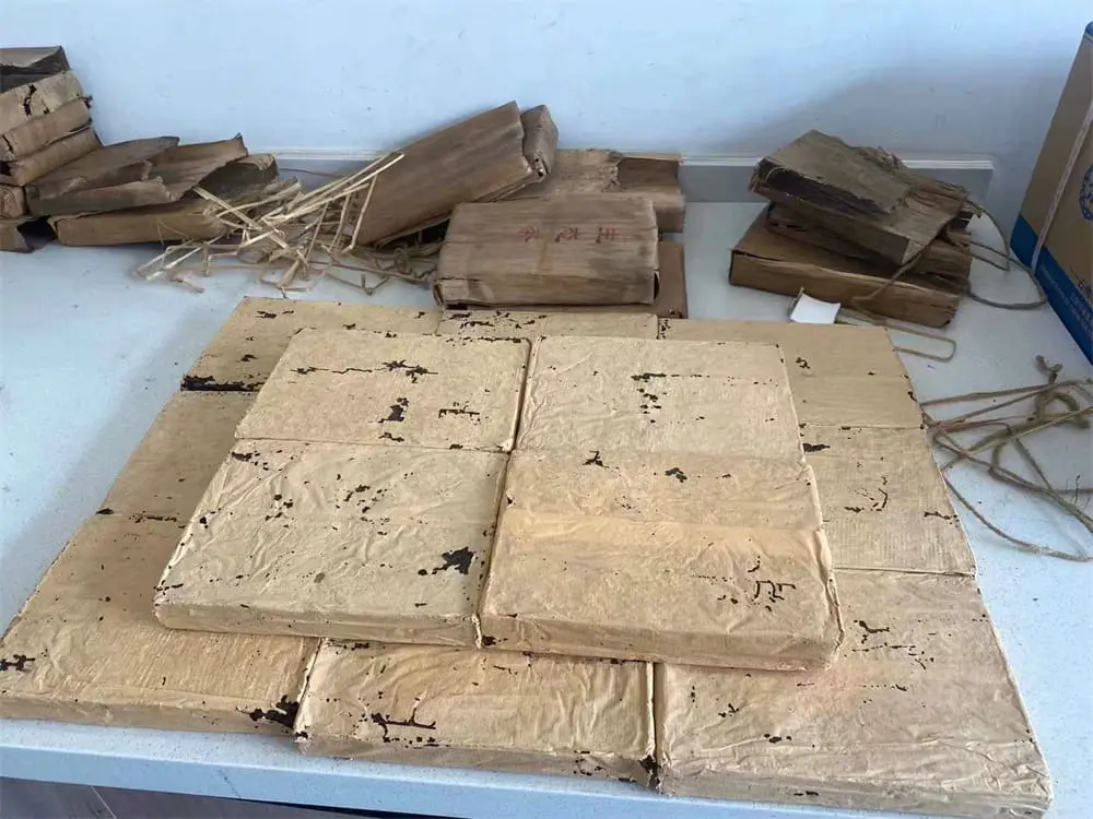 襄阳回收中茶普洱茶2004年生茶熟茶